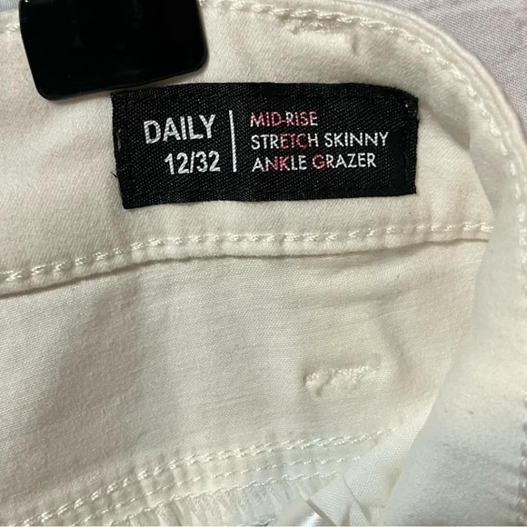 CHIC Buffalo David Bitton White Mid Rise Stretch Skinny Ankle Grazer Jeans 12 - Picture 3 of 6